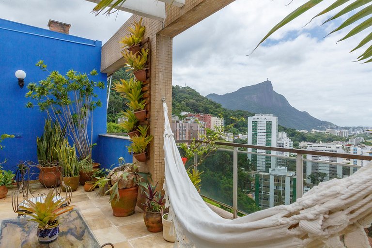Duplex penthouse with panoramic views in Gavea