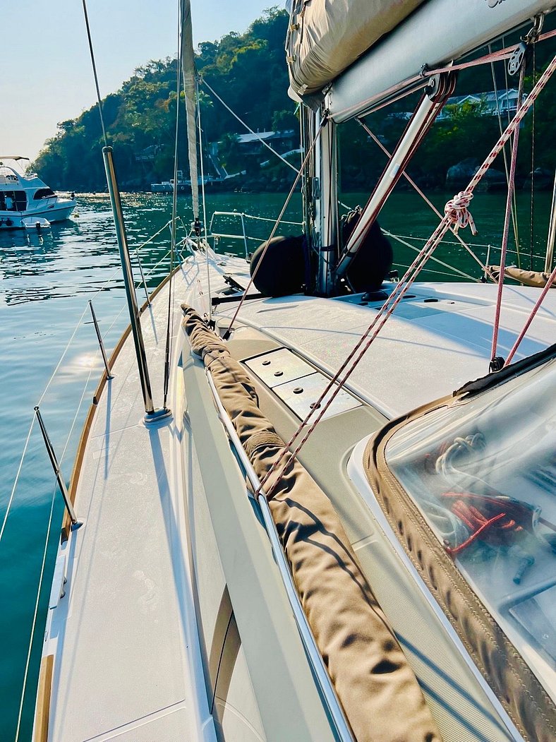 Transoceanic sailboat in Angra do Reis with Captain