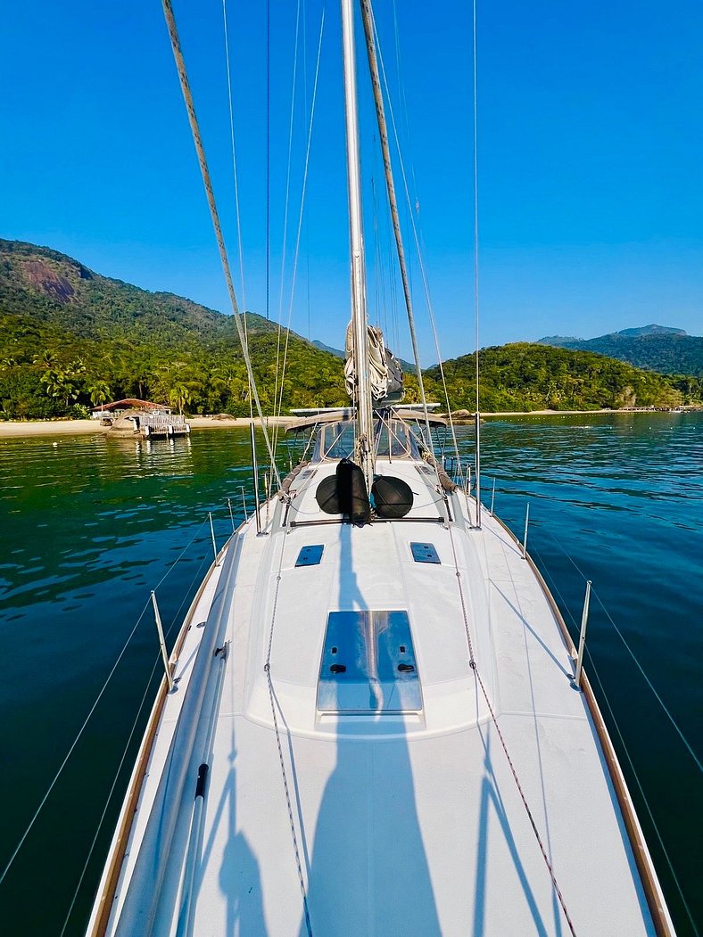 Transoceanic sailboat in Angra do Reis with Captain