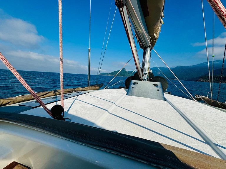 Transoceanic sailboat in Angra do Reis with Captain