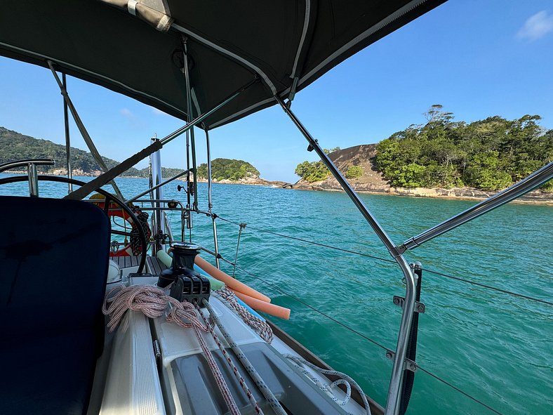 Transoceanic sailboat in Angra do Reis with Captain