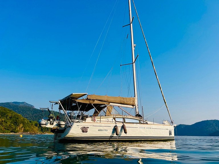 Velero transoceánico en Angra do Reis con Capitán