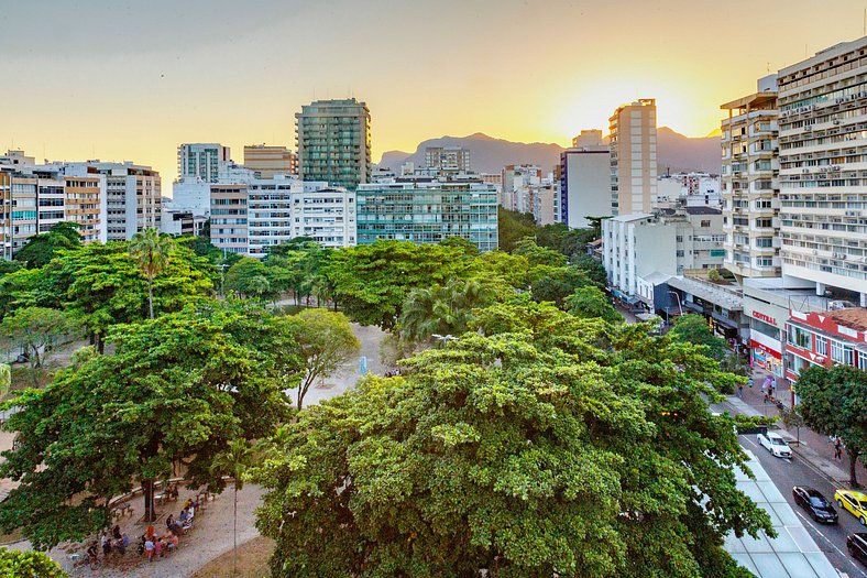 Vista panorâmica, localização perfeita a 200 metros da praia